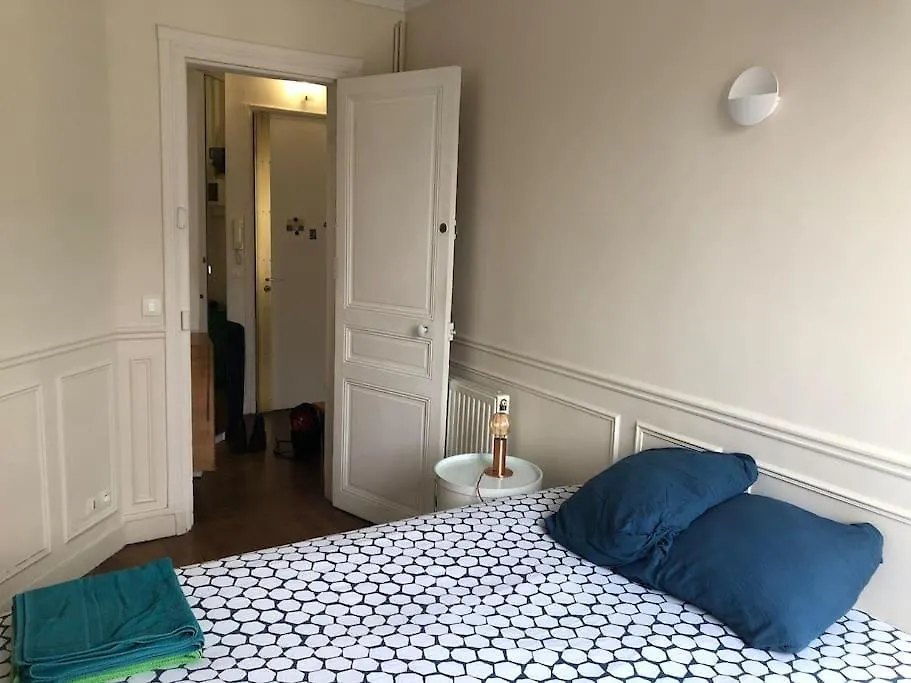 2 Pieces Lumineux Avec Balcon Filant Apartment Paris France