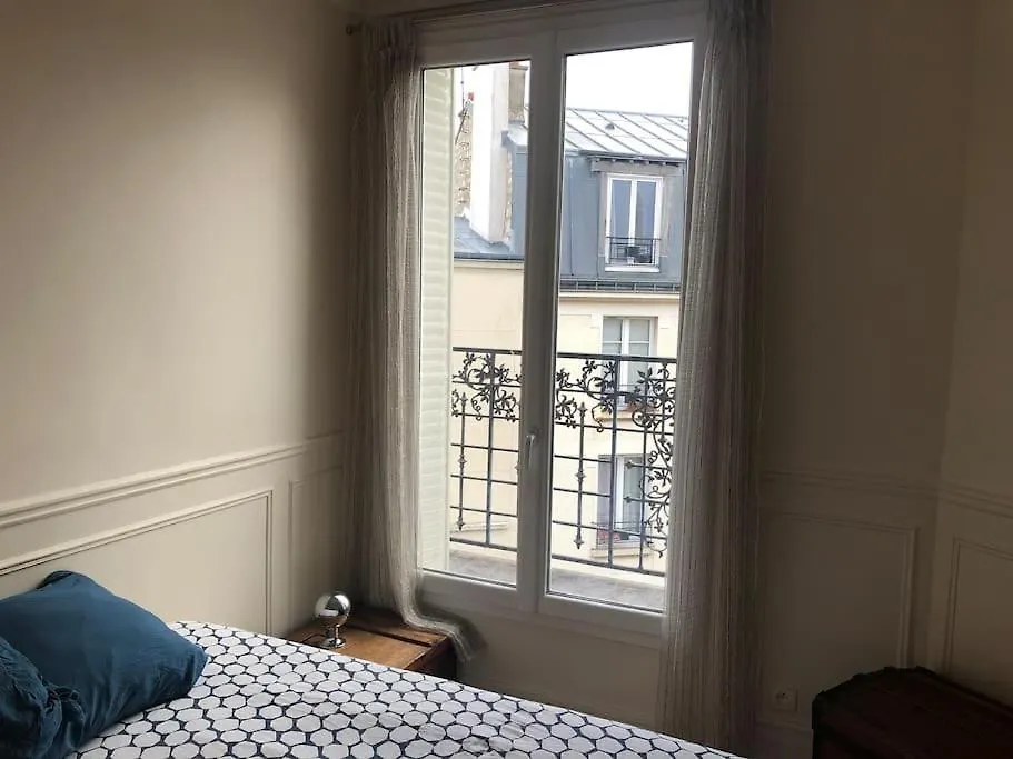 2 Pieces Lumineux Avec Balcon Filant Apartment Paris