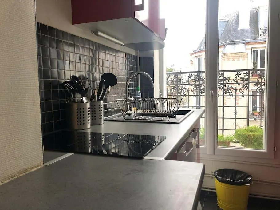 2 Pieces Lumineux Avec Balcon Filant Apartment Paris