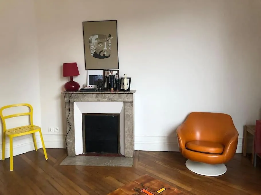 2 Pieces Lumineux Avec Balcon Filant Apartment Paris 0*,  France